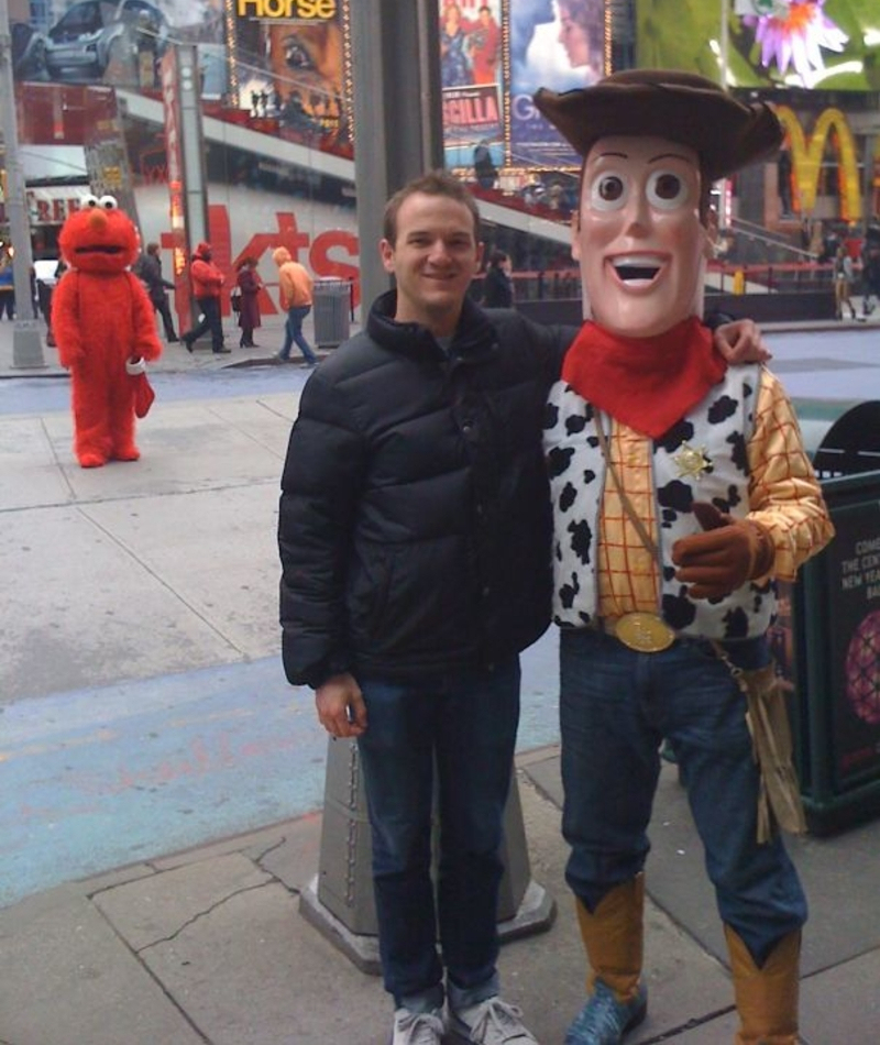 Times Square Showdown | Imgur.com/MfOI05K