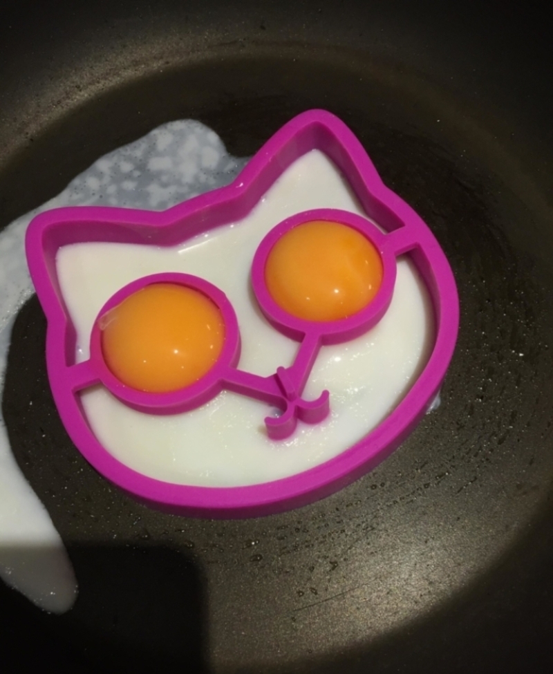 Egg Mold by Fred and Friends ($10 to $19.40) | Imgur.com/F59u4