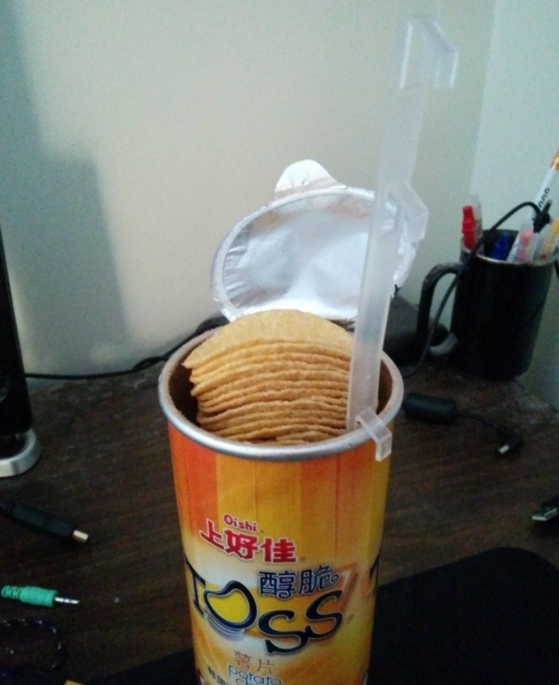How to Eat Pringles | Reddit.com/bakaken
