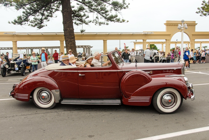 1941 Packard Super Eight One-Sixty Cabriolet | Alamy Stock Photo by Achim Zeilmann