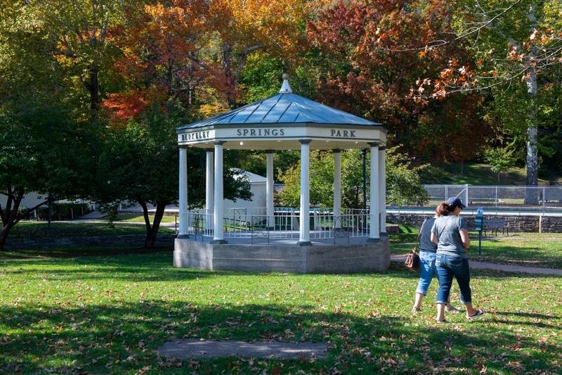 West Virginia: Berkeley Springs | Alamy Stock Photo by Michael Ventura 